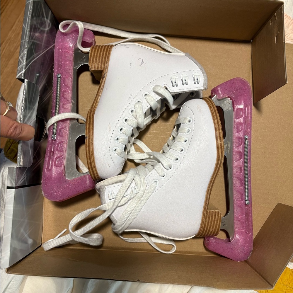 JACKSON 200 Girls’ White Skates with Pink Guards
